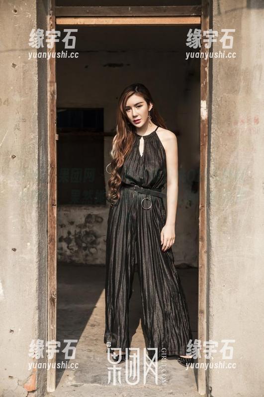 GIRLT果团网 - 下载这份蜜桃Q妹儿的红裙图集，果然她就是那道让人惊艳的风景线。-缘宇石