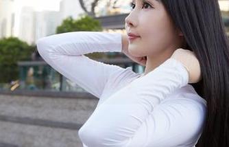 MiiTao蜜桃社 - E杯奶茶的清纯照片，瞬间捕捉了那份不经意的美好