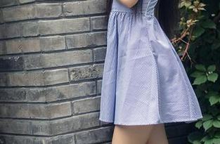 TouTiao头条女神 - 在阳光下的原图，易阳的连衣裙，分享给每个向往轻松生活的人。