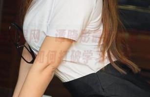 UGirls尤果网 - 谭晓彤最新教室作品，看她如何打破学习常规