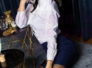 XIAOYU语画界 - 私房瑜伽，沐若昕说这是她的放松时光...但我只关注那个弯曲的姿势！