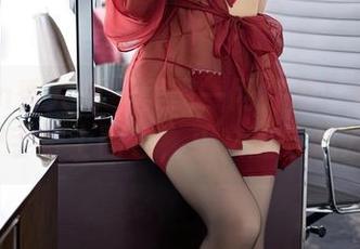 Xiuren秀人网 - 美图一网打尽！卓芷伊EricA护手护士图包，正义感与魅力并存！