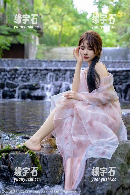 Xiuren秀人网 - 小茶茶tea的清纯写真：原图带你感受那些隐秘的美好瞬间！-缘宇石
