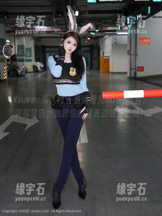Xiuren秀人网 - 最新雨儿baby写真：美脚警告，别把你的目光别到别处啦！-缘宇石
