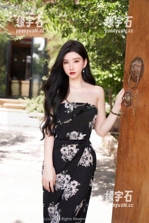 Xiuren秀人网 - 夏天来了！雯大王susie的写真集更新，清凉感满分，快来一起翻翻白沙滩吧！-缘宇石