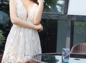 YouMi尤蜜荟 - 娜依灵儿的礼服，图片中藏着的故事让人想追问，下载前来踏上这个旅程！