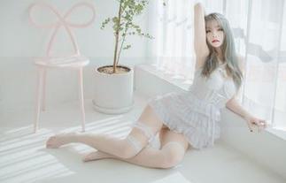 天台上，Yuna(윤아)展现她的真实魅力：这里的原图可以用来做壁纸，随便你挑！