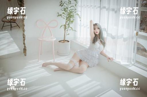 天台上，Yuna(윤아)展现她的真实魅力：这里的原图可以用来做壁纸，随便你挑！-缘宇石