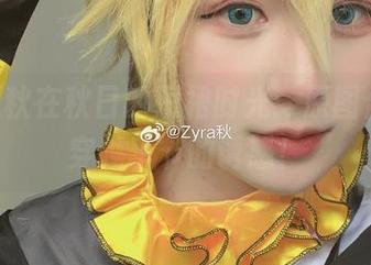 Zyra秋在秋日的短裙时光：原图合集，穿越季节的诱惑！