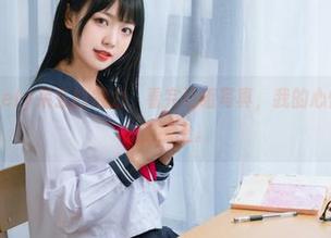 红裙与lovely呆玄的魅力，看完这组写真，我的心情就像是飘在云端上。