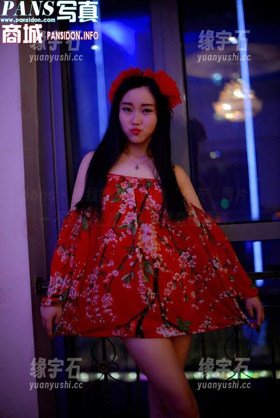 pans - 在线微妮：她的‘女友’照片，一不小心让我陷入了复杂的思考。-缘宇石