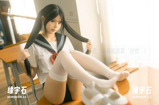 在rua阮阮的福利写真中，女王法则就是：好看就是要‘任性’！-缘宇石