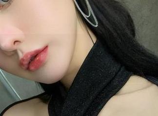 微密圈 - 不爱笑的赛琳的少女印记：每张图像都在低语的合集