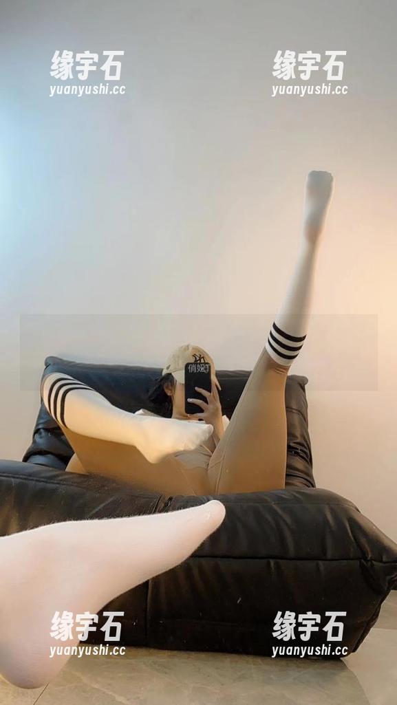 微密圈 - 私房风情，俏妞qiaoniu66让超短牛仔绽放新魅力-缘宇石