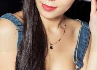 克拉女神 - 看最新的珊珊美图，我觉得清纯这种东西可能是她的超能力！