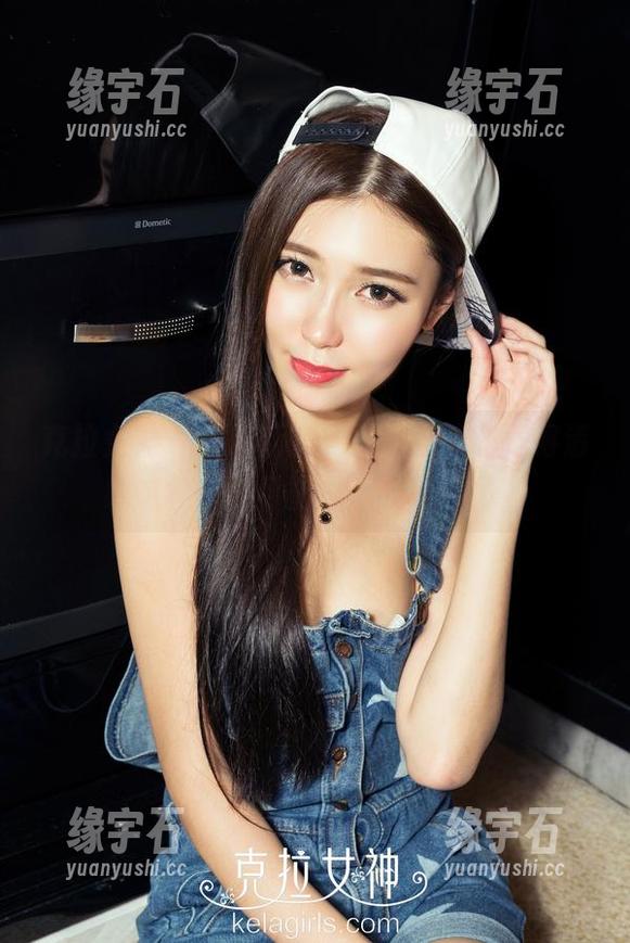 克拉女神 - 看最新的珊珊美图，我觉得清纯这种东西可能是她的超能力！-缘宇石