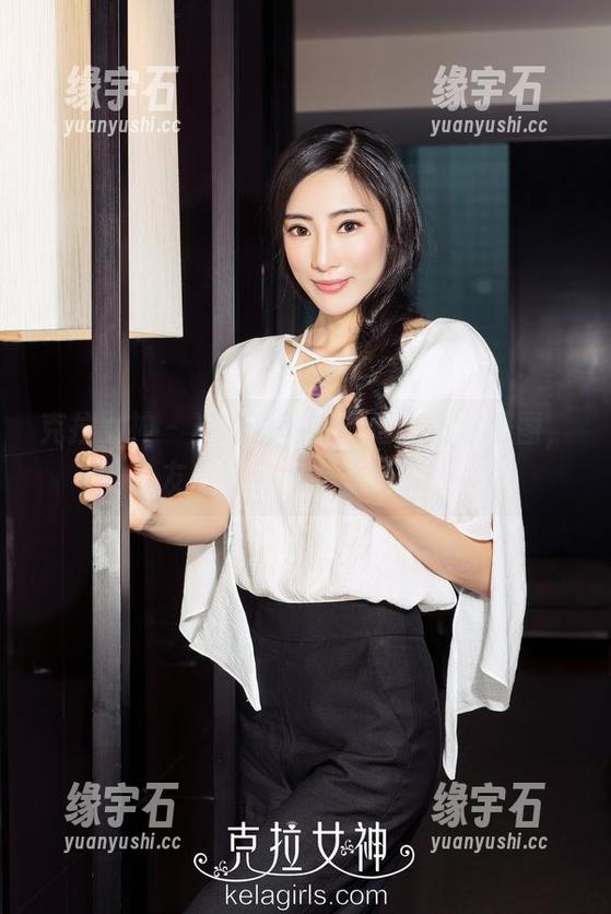 克拉女神 - 当百琳的毛衣遇上高清美图，友情提示：小心心脏！-缘宇石