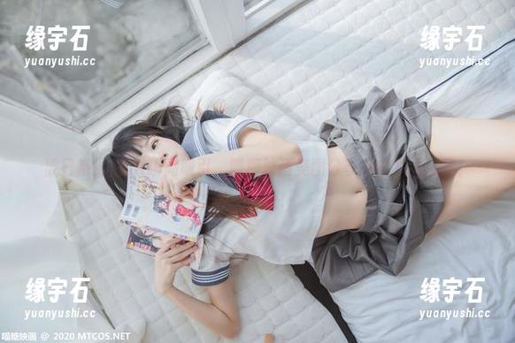 被日系粉色JK瞬间吸引，喵糖映画美图分享的魔力太强了！-缘宇石