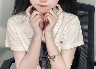 在大肉丸Amiee的网袜下，cos和美图竟然成了最佳搭档，让我忍不住想深入探讨。