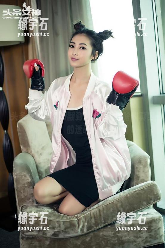 头条女神 - 图册翻到JennyR，啥叫真实的透明？-缘宇石
