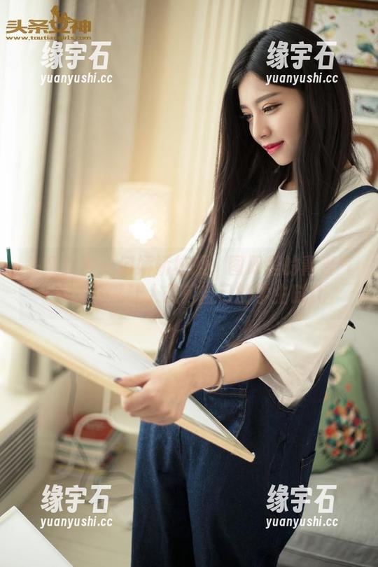 头条女神 - 何娇娇校服：图册里的青春气息，居然让人想起自己的学生时代-缘宇石