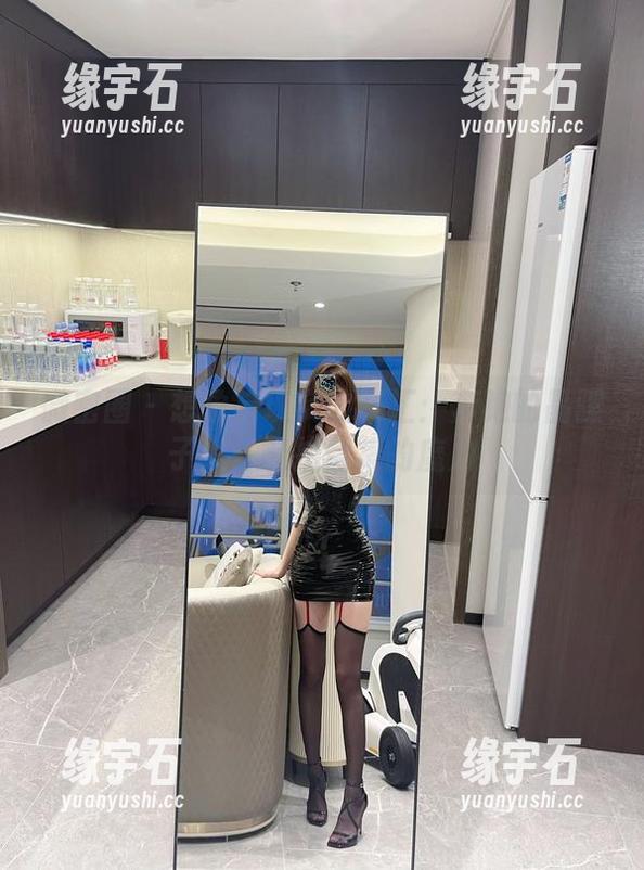微密圈 - 想象与现实的交汇：奔跑的晶骡子女仆私拍合集的魔力-缘宇石