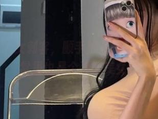 微密圈 - 女刺客，顺手拍几张免费写真，日常里也是个冷酷美女。
