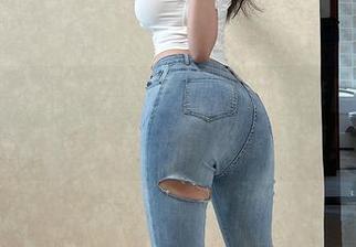 微密圈 - 奶宝妹纸的丝袜最新套图更新：这就是我每天的快乐来源！