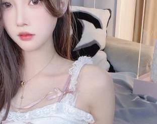 小小奶瓶儿的清纯篇章：图集精选，看看谁在偷心