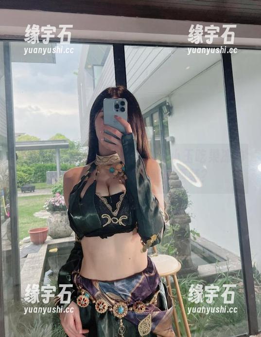 微密圈 - 办公室穿搭大赏：小玉吃果冻的图集精选，谁说只能穿西装？-缘宇石