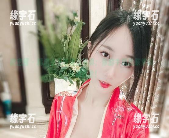 微密圈 - 精选小玉吃果冻写真：你的牛奶肌肤梦境，别跟我抢！-缘宇石