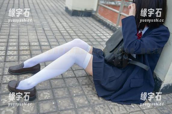 少女秩序 - 晞可的温柔写真就是这么任性，照片免费、温柔无限！-缘宇石