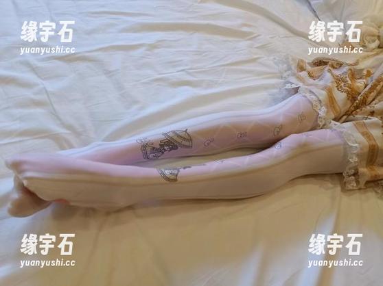 在教室里，分享“想要个公主抱”的写真集，真心觉得书包也变得好轻松！-缘宇石