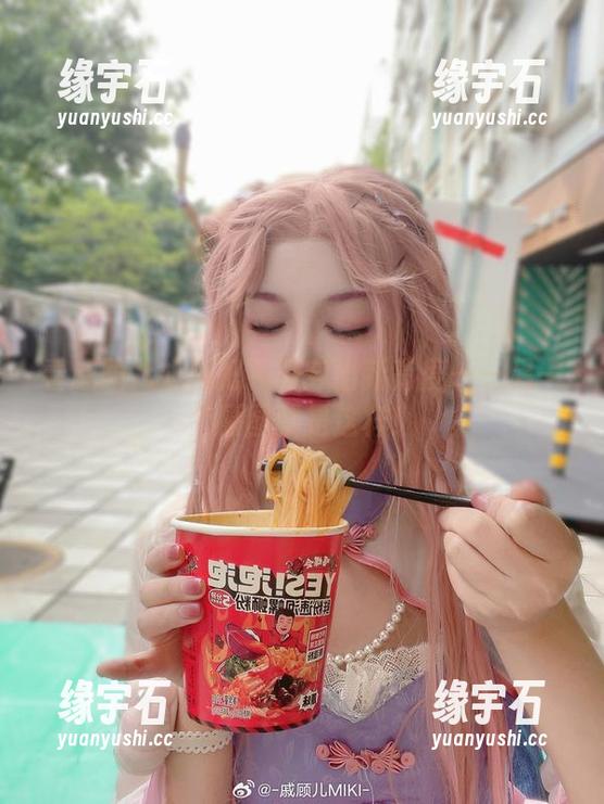看戚顾儿如何把礼服穿出新高度——另一个原图就是这样!-缘宇石 看戚顾儿如何把礼服穿出新高度——另一个原图就是这样!-缘宇石
