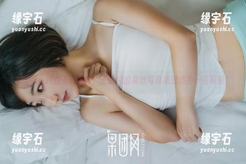 果团网 - 按住下载按钮，王语纯的黑丝写真绝对值得一看再看！-缘宇石
