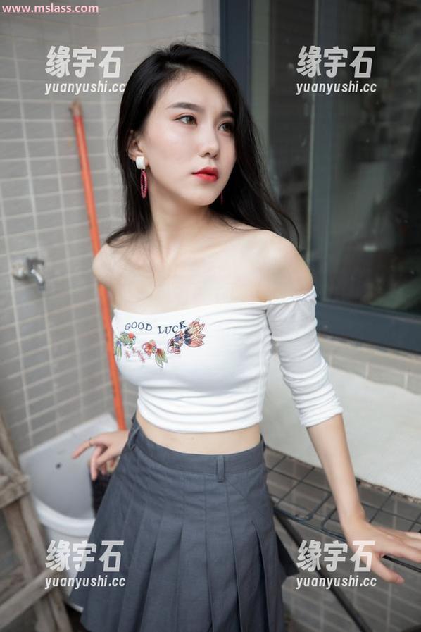 梦丝女神 - 小穆毛衣挡不住的长腿，来看看她最新的图包！-缘宇石
