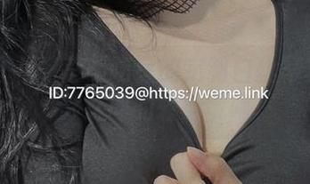 微密圈 - 楚楚不吃鱼的定制白丝写真：光影之间的轻柔呢喃