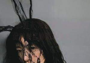 下载樱晚gigi的清衣.池套图，肆意妄为地享受这份难以言喻的轻盈感。