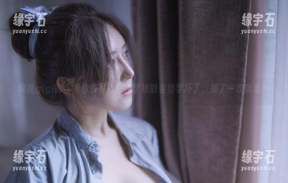 樱晚gigi的学姐私房写真：被学姐的姿势学坏了，摔了一跤哈哈！-缘宇石