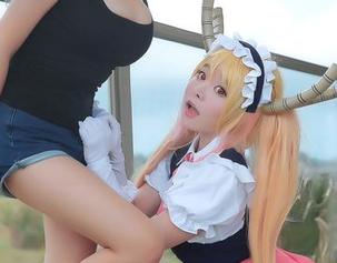 波萝社 - 下载Barbie可儿的美图，原来美脚还有这么多种可以玩儿的姿势！