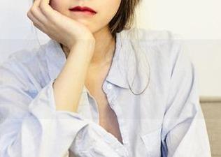 想要惊艳？洛丽塔大哥的瑜伽写真，下载后轻松成为焦点！