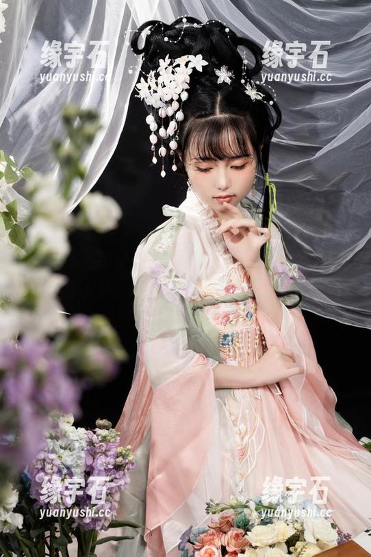 爆机少女喵小吉的间谍过家家之旅，喜感与撩人共存，原图无圣光不怕挑战。-缘宇石