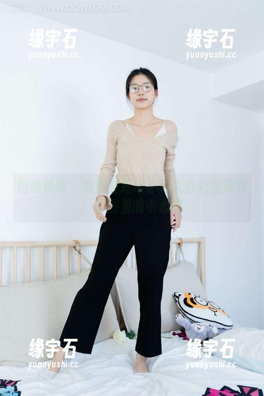 物恋传媒 - 案例猫耳带你进入办公室写真:原图里的小心思-缘宇石 物恋传媒 - 案例猫耳带你进入办公室写真:原图里的小心思-缘宇石