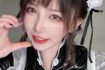 探索狐洛洛子的清纯系黑长直写真全集：飘逸与天真交织
