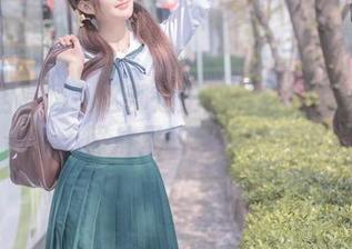 你敢相信吗？这都是王羽杉穿粉色连衣裙的合集，照片里的她居然会发光！
