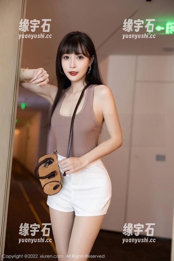秀人网 - 小逗逗校园探秘：免费资源大揭秘，快来围观！-缘宇石