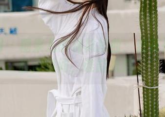 秀人网 - 糖果儿的棉袜插曲：走在街头的甜蜜瞬间，谁能抵挡？