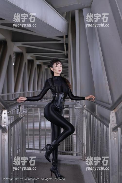 秀人网 - 糯美子nini修女图集：天使的面具下藏着哪些不为人知的资源？-缘宇石