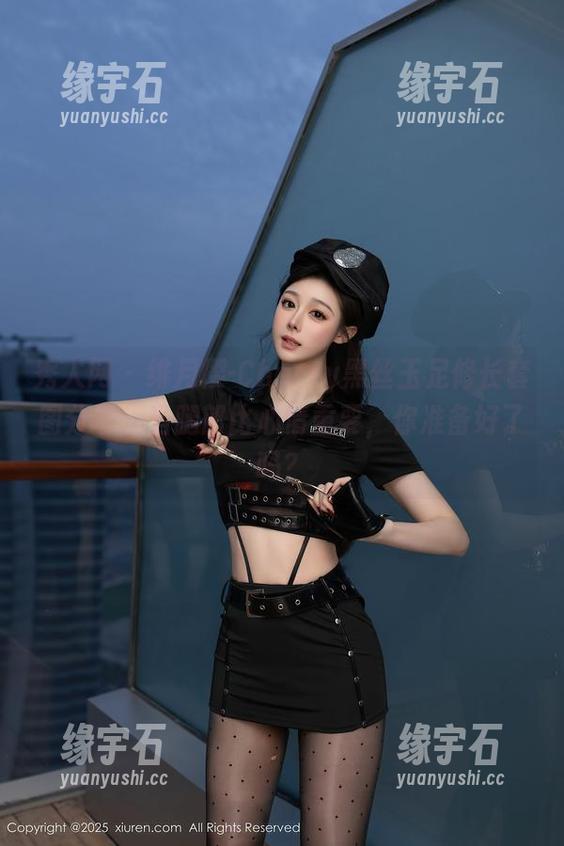秀人网 - 绯月樱-Cherry黑丝玉足修长套图分享：当腿部比心情重要，你准备好了吗？-缘宇石
