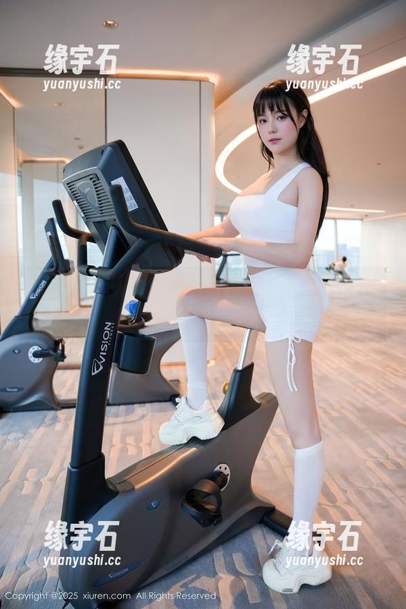 秀人网 - 从牛仔裤到时尚态度：陈伊人图集分享带你飞！-缘宇石